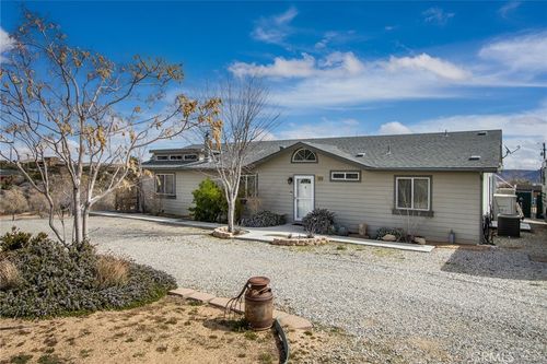 2863 Ox Yoke Pass, Pioneertown, CA, 92268-9681 | Card Image