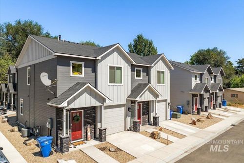 701 E Bates Ave, Parma, ID, 83660-5881 | Card Image