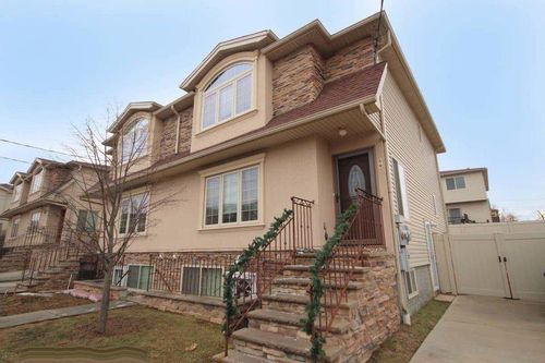 66 Plumtree Ln, Staten Island, NY, 10309-1509 | Card Image