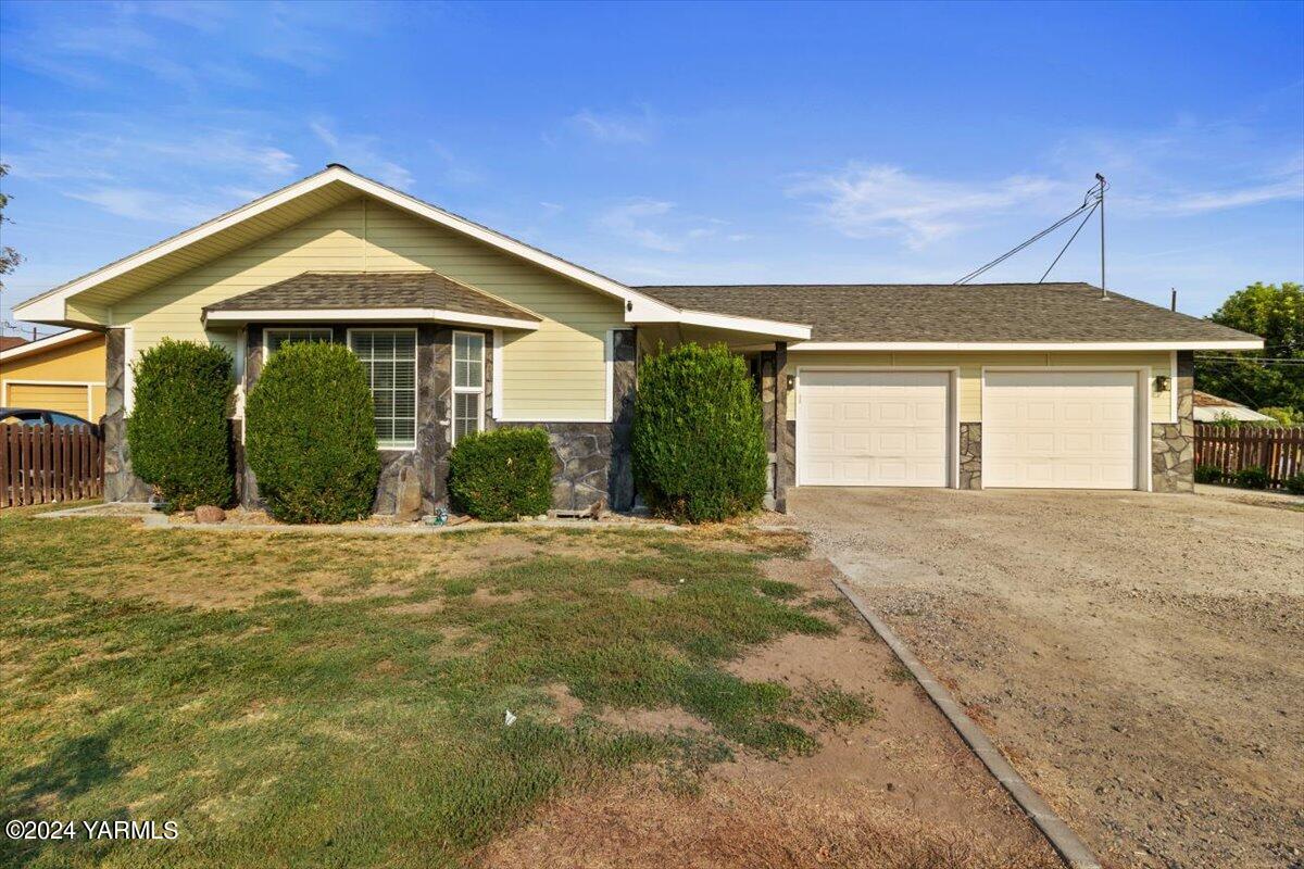 7th Ave, Yakima, WA 98903