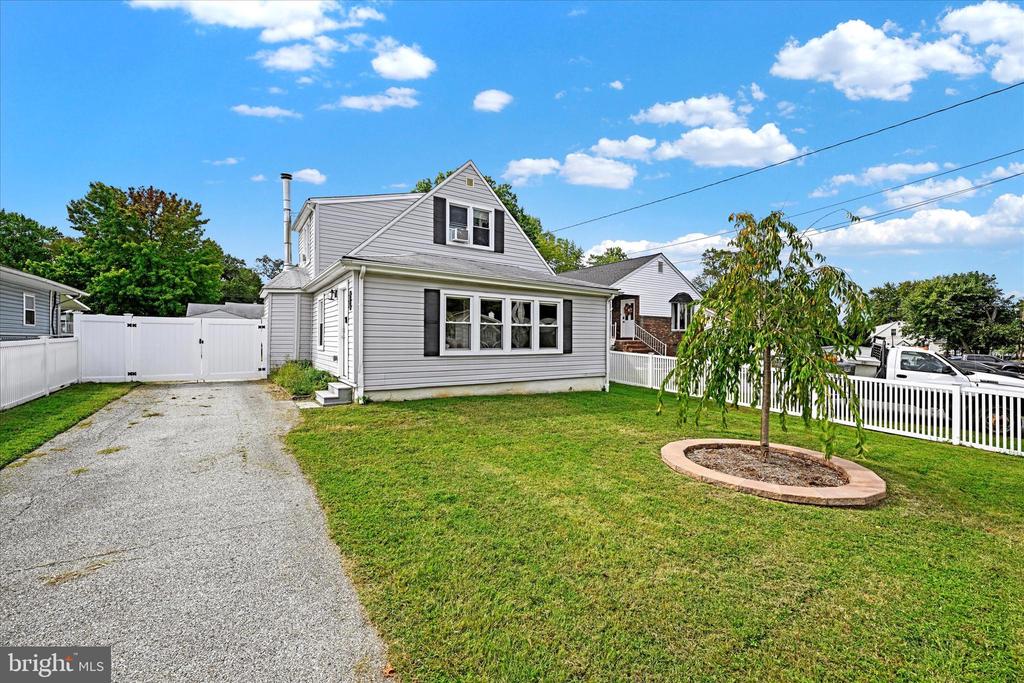 Oak Ave, Essex, MD 21221