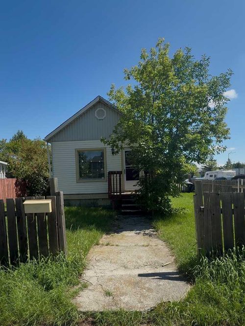 2740 16a St Se, Calgary, AB, T2G3T2 | Card Image