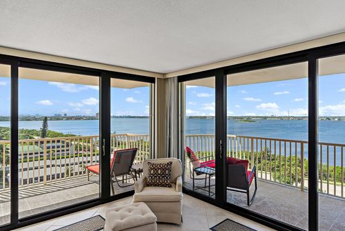 a9c-5480 N Ocean Dr, Riviera Beach, FL, 33404-2542 | Card Image
