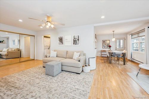 570-570 Sierra Vista Ln, Valley Cottage, NY, 10989-2713 | Card Image