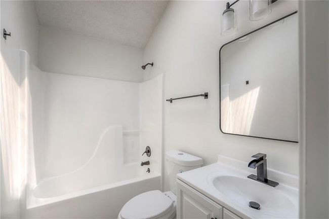 Full bath with vanity and shower / washtub combination | Image 9