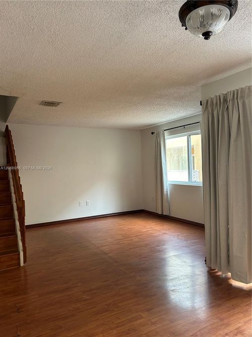 215-6245 Kendale Lakes Cir, Miami, FL, 33183-1959 | Card Image