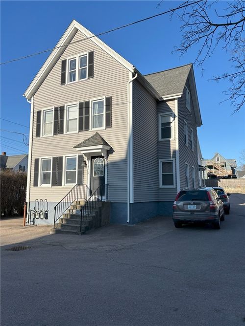 2 Gravity Ct, Westerly, RI, 02891-1811 | Card Image