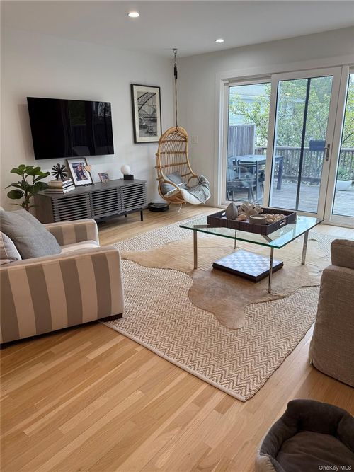 3041 Mitchell Rd, Westhampton Beach, NY, 11978 | Card Image