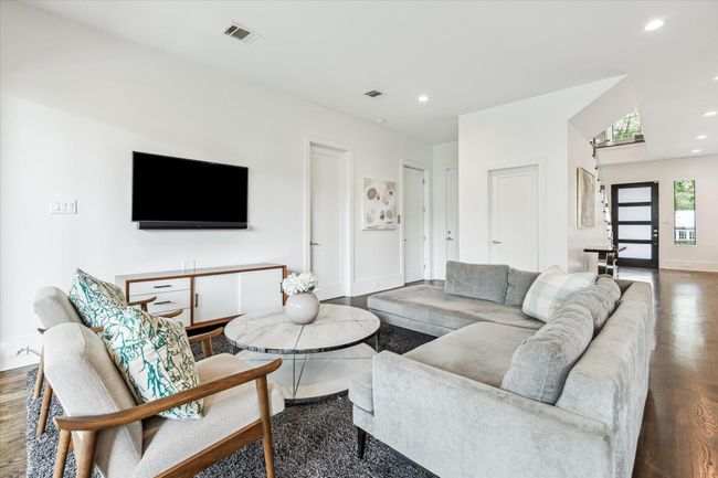 1010 Waltway Dr, House other with 5 bedrooms, 6 bathrooms and 2 parking in Houston TX | Image 17