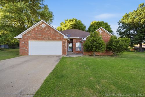 2203 Fieldstone Ct, Okmulgee, OK, 74447-6653 | Card Image