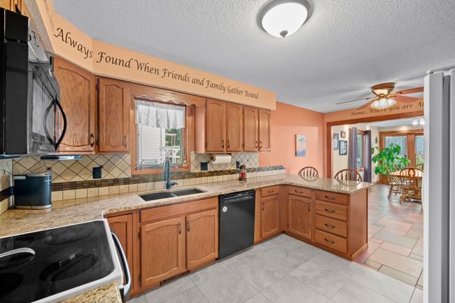 233 24 Th St, Home with 3 bedrooms, 3 bathrooms and null parking in West Des Moines IA | Image 6