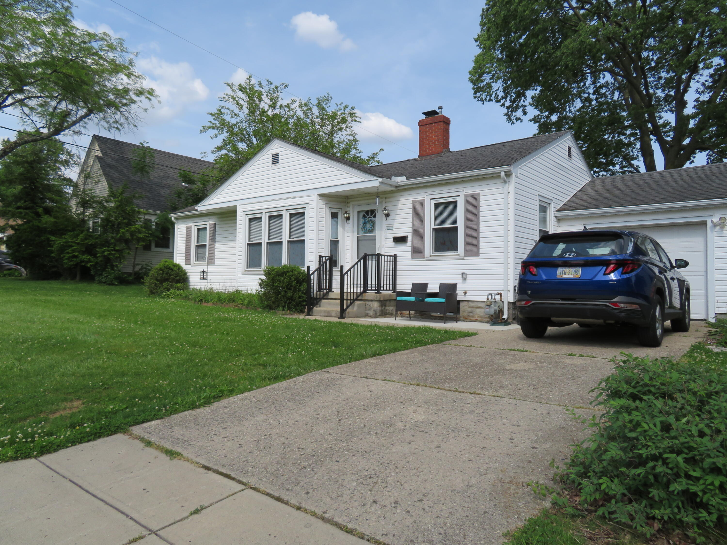 Lawn Ave, Urbana, OH 43078