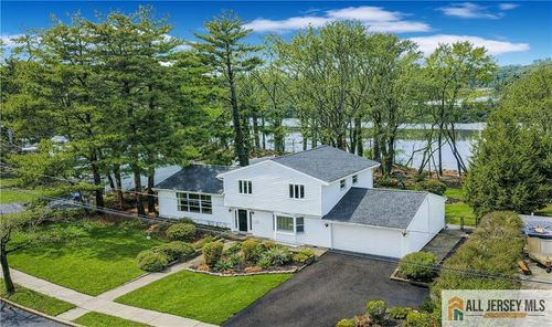 11 Agate Rd, East Brunswick, NJ, 08816-1301 | Card Image