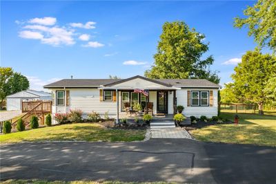 View of front facade featuring a front lawn | Image 1