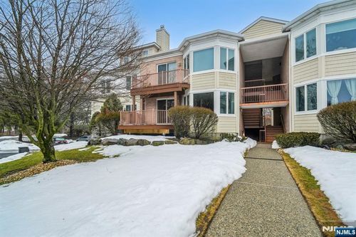69 Turnberry Rd, Little Falls, NJ, 07424-5612 | Card Image
