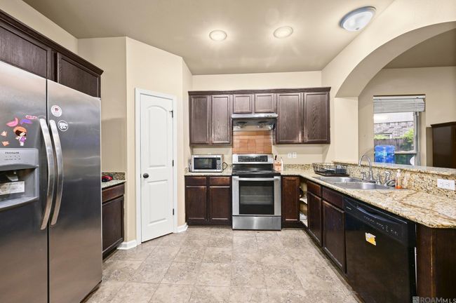 6916 Silver Springs Dr, House other with 4 bedrooms, 3 bathrooms and 4 parking in Greenwell Springs LA | Image 6