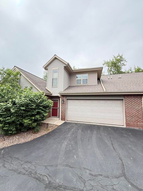 8213370 Fond Du Lac Ave, Menomonee Falls, WI, 53051 | Card Image