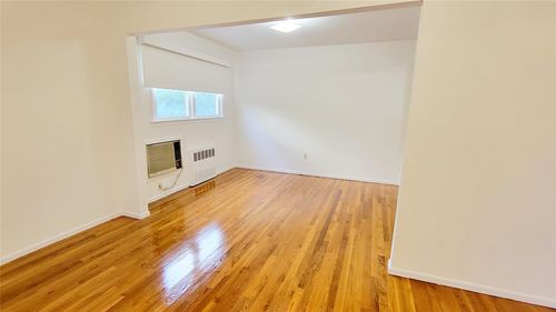 250 Maple Pl, Mineola, NY, 11501-2714 | Card Image