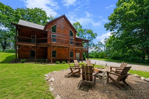 407 Signature Ridge Rd, Banner Elk, NC, 28604-6952 | Card Image