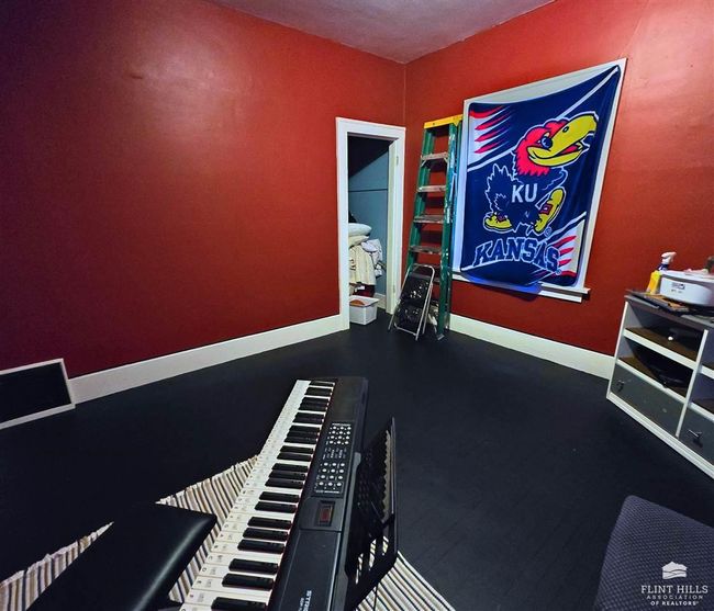 417 Ne 13 Th St, House other with 2 bedrooms, 1 bathrooms and null parking in Abilene KS | Image 11