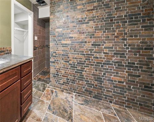 47 W Nottingham Cir, Sullivan, MO, 63080-4107 | Card Image
