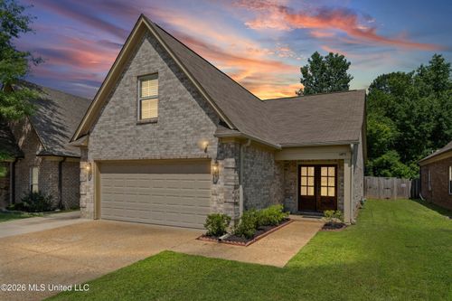 6450 Arbor Lake Dr E, Horn Lake, MS, 38637-2817 | Card Image