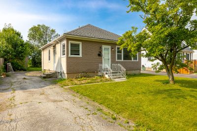 18 Grove Ave, House other with 6 bedrooms, 2 bathrooms and 4 parking in Saint Catharines ON | Image 1