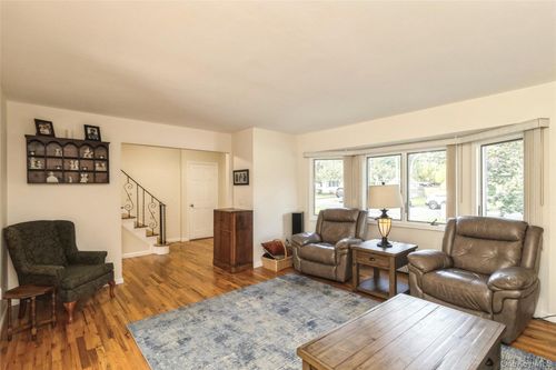 486 Thrift St, Ronkonkoma, NY, 11779-6269 | Card Image