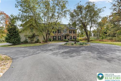 5765 Valley Stream Dr, DOYLESTOWN, PA, 18902-9417 | Card Image