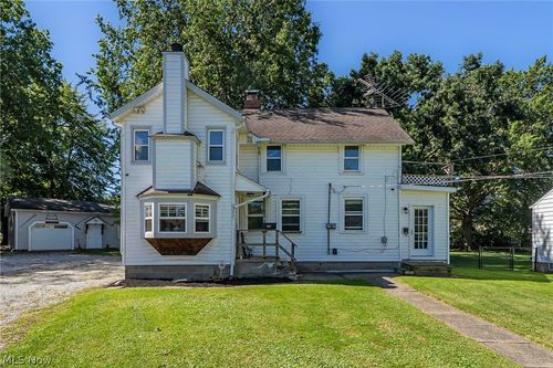1860 E 298th St, Wickliffe, OH, 44092-1825 | Card Image