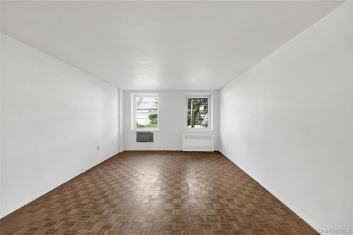 1h-40 S Cole Ave, Spring Valley, NY, 10977-5423 | Card Image