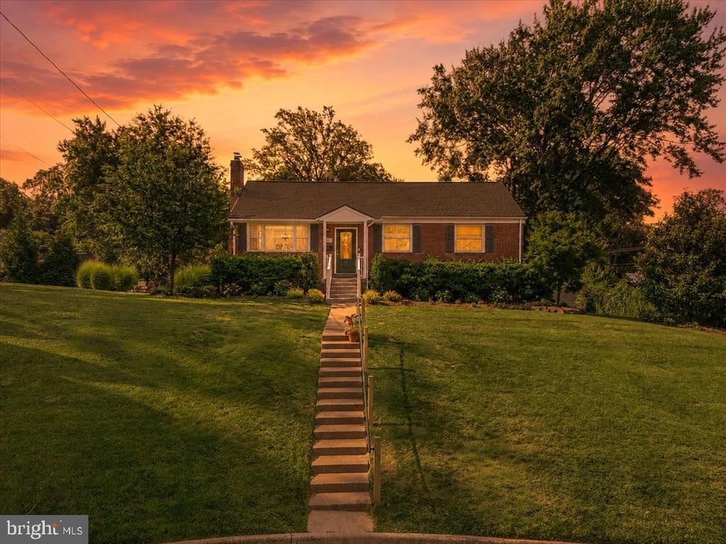Residential in ANNANDALE