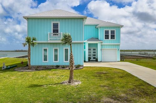 9 Northpointe Dr, Rockport, TX, 78382-7340 | Card Image