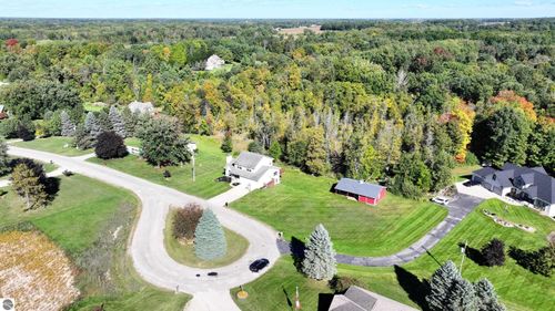 4683 Powell Dr, Mt Pleasant, MI, 48858-9102 | Card Image