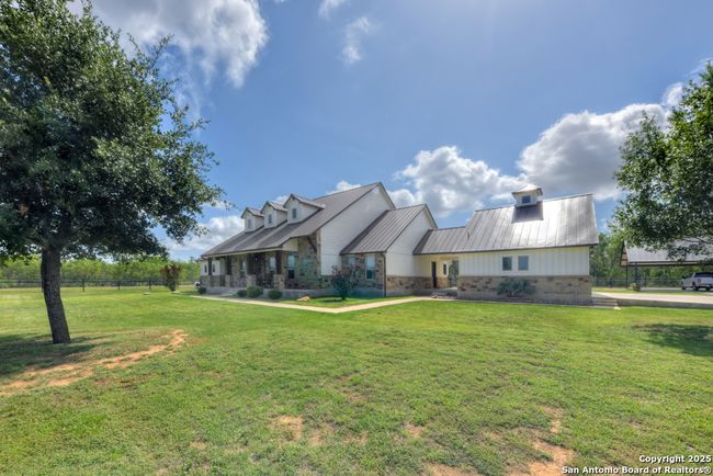 21151 Hickman Rd, House other with 3 bedrooms, 4 bathrooms and null parking in Von Ormy TX | Image 7