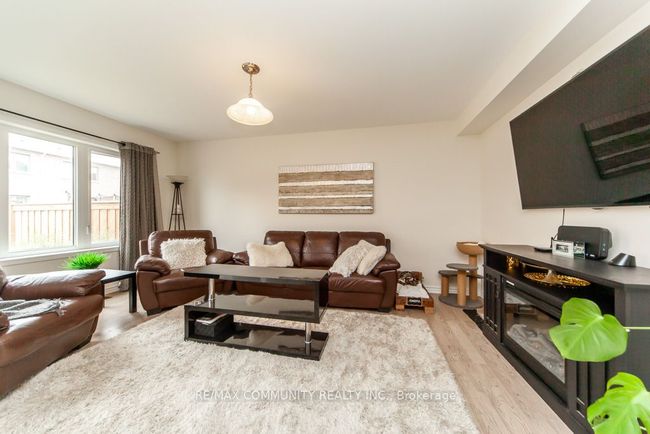 6 Westfield Dr, House attached with 3 bedrooms, 3 bathrooms and 1 parking in Whitby ON | Image 12