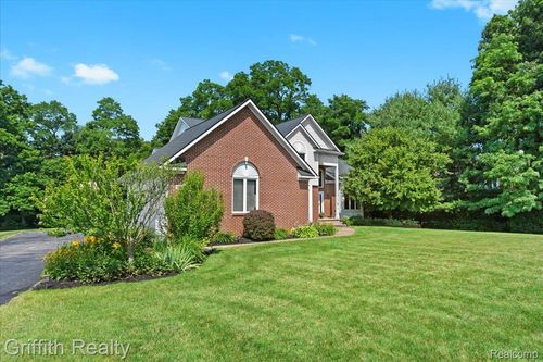 1805 Mist Wood Dr, Howell, MI, 48843-8139 | Card Image