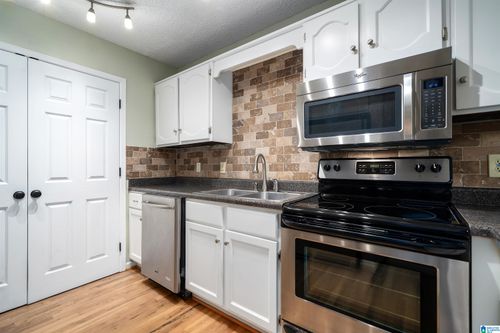 140-140 W Green, Vestavia, AL, 35243-1877 | Card Image