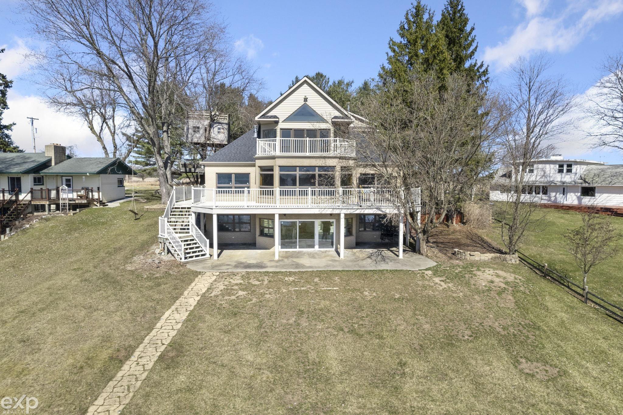 Lakeside Dr, West Branch, MI 48661