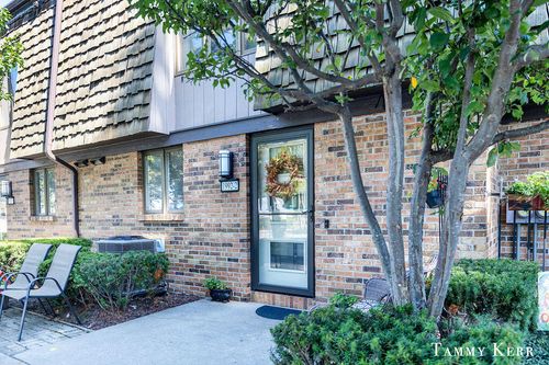 2-1992 S Shore Dr, Holland, MI, 49423-4358 | Card Image