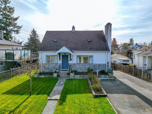 3155 Earl Grey St, Victoria, BC, V9A1X1 | Card Image
