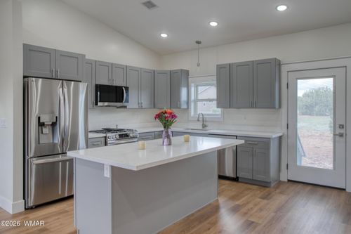 1100 S Lorenzo Sitgreaves Dr, Show Low, AZ, 85901 | Card Image