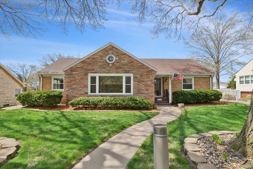 2414 Armil Pl, Davenport, IA, 52804-1944 | Card Image