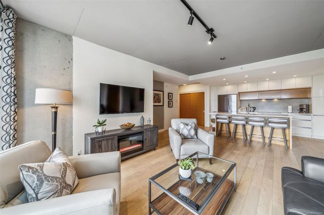 601 - 989 Johnson St, Condo with 2 bedrooms, 2 bathrooms and 1 parking in Victoria BC | Image 9