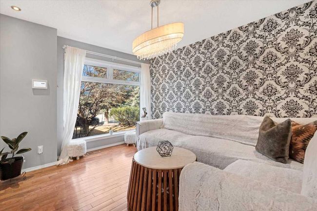 49 Shawbrooke Close Sw, House other with 4 bedrooms, 4 bathrooms and 4 parking in Calgary AB | Image 4