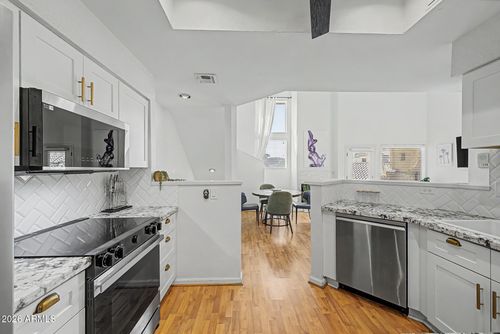 212-101 N 7th St, Phoenix, AZ, 85034-1057 | Card Image