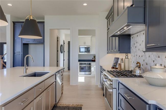 17500 Acton St, House other with 5 bedrooms, 6 bathrooms and null parking in Overland Park KS | Image 12
