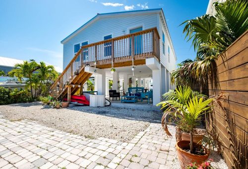 142 Airstream Ln, Tavernier, FL, 33070-2002 | Card Image