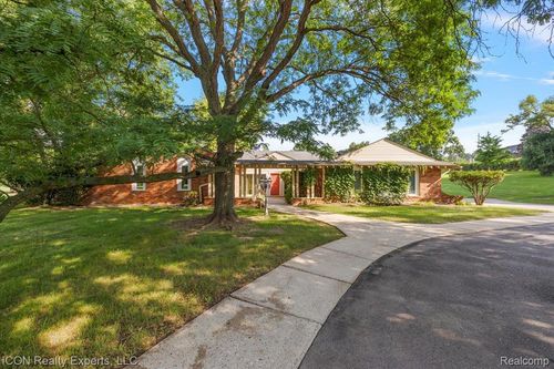 1206 Cedarholm Ln, Bloomfield Hills, MI, 48302-0902 | Card Image
