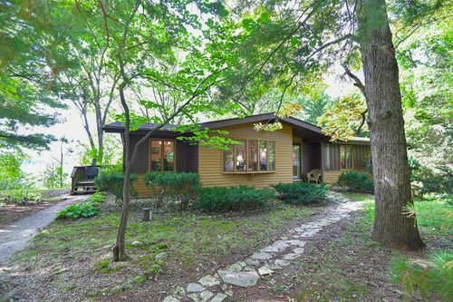 8566 226th Avenue, Salem Lakes, WI, 53168 | Card Image